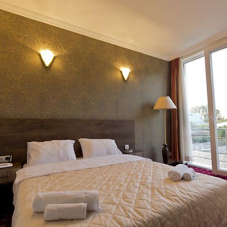 Orange Hotel Гонио Екстериор снимка