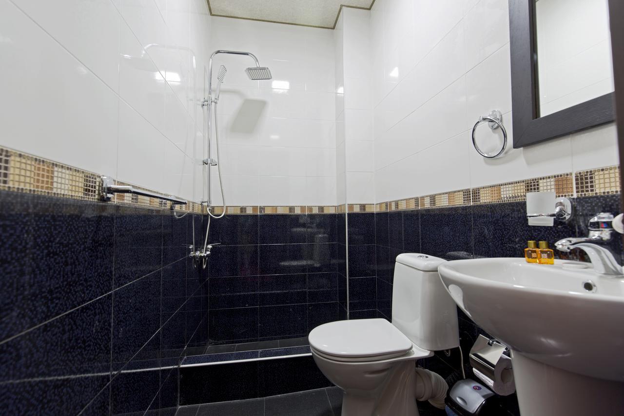 Orange Hotel Гонио Екстериор снимка