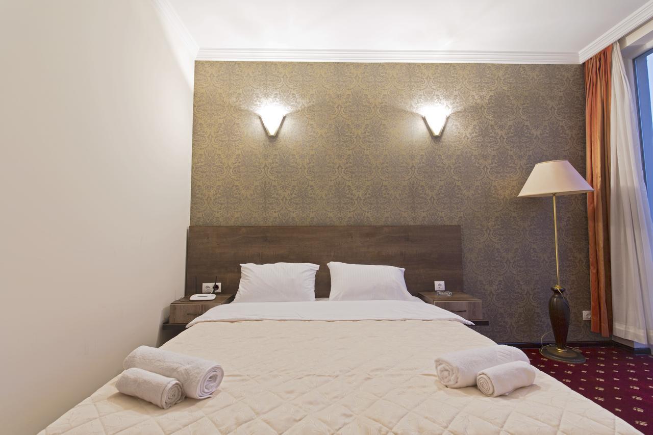 Orange Hotel Гонио Екстериор снимка