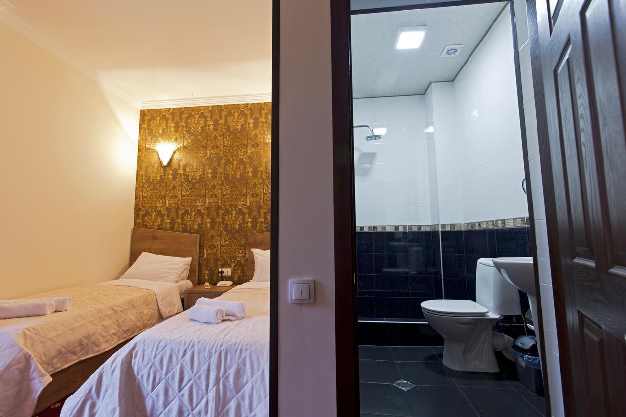 Orange Hotel Гонио Екстериор снимка