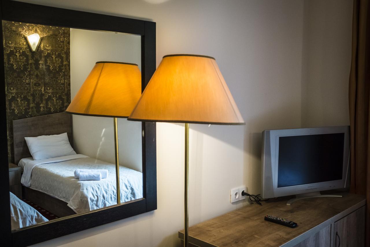 Orange Hotel Гонио Екстериор снимка