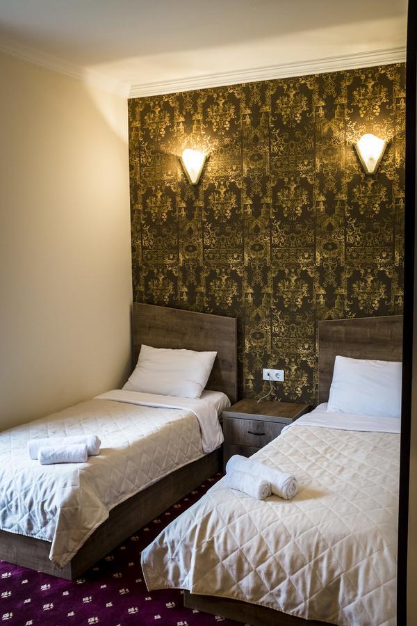 Orange Hotel Гонио Екстериор снимка