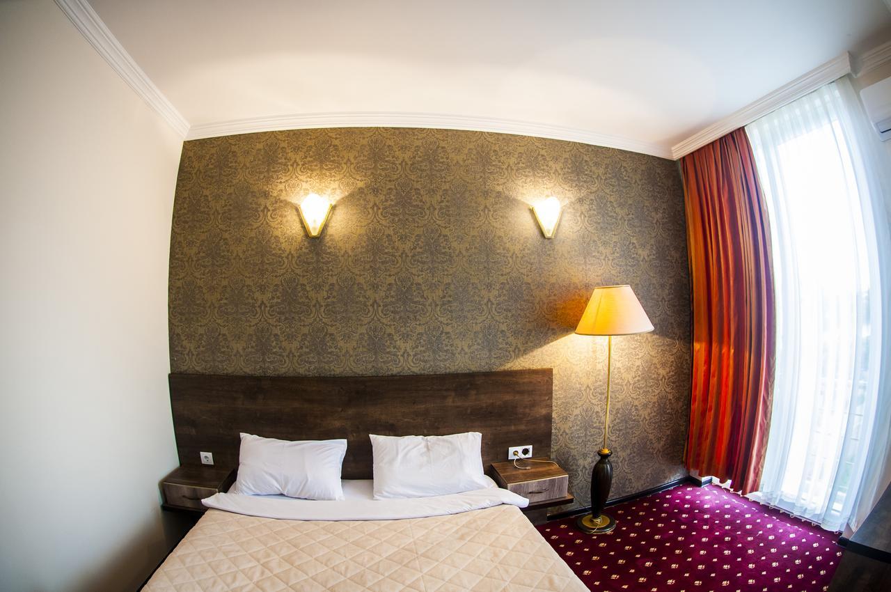 Orange Hotel Гонио Екстериор снимка