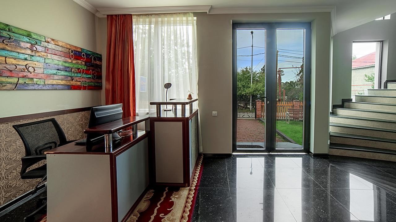 Orange Hotel Гонио Екстериор снимка