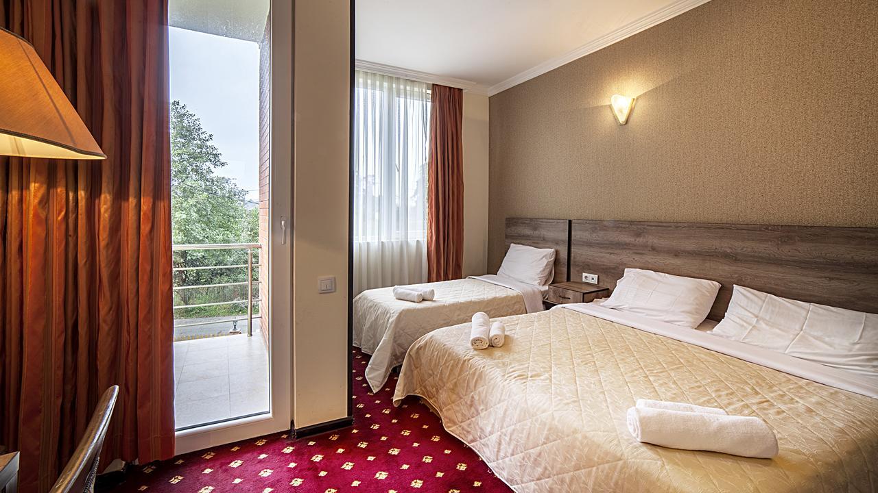 Orange Hotel Гонио Екстериор снимка