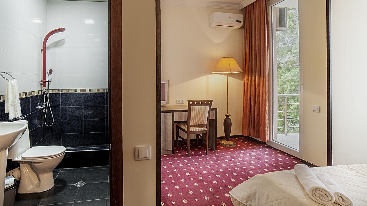 Orange Hotel Гонио Екстериор снимка