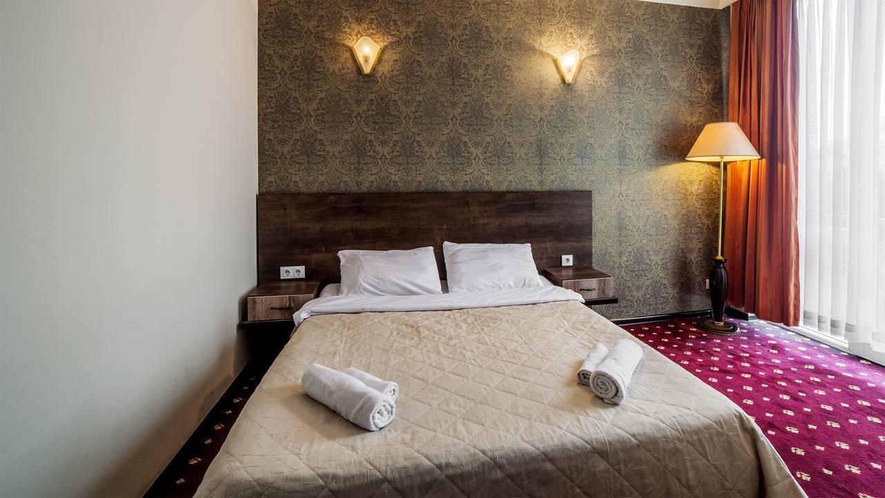 Orange Hotel Гонио Екстериор снимка