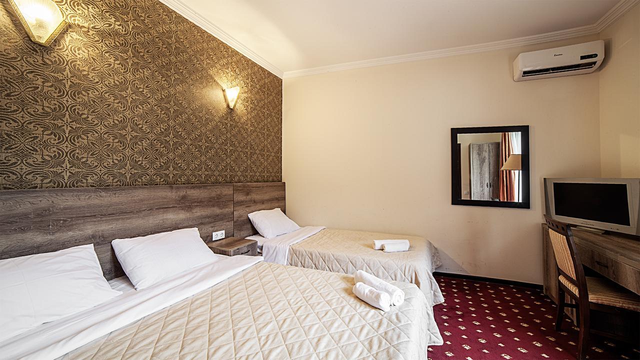 Orange Hotel Гонио Екстериор снимка