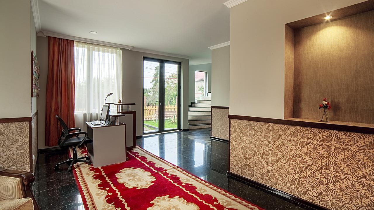 Orange Hotel Гонио Екстериор снимка