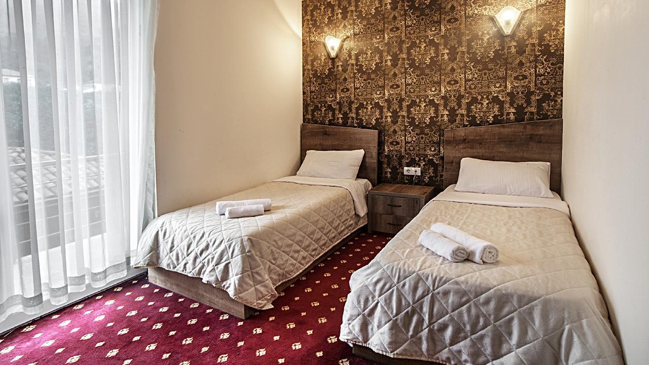 Orange Hotel Гонио Екстериор снимка
