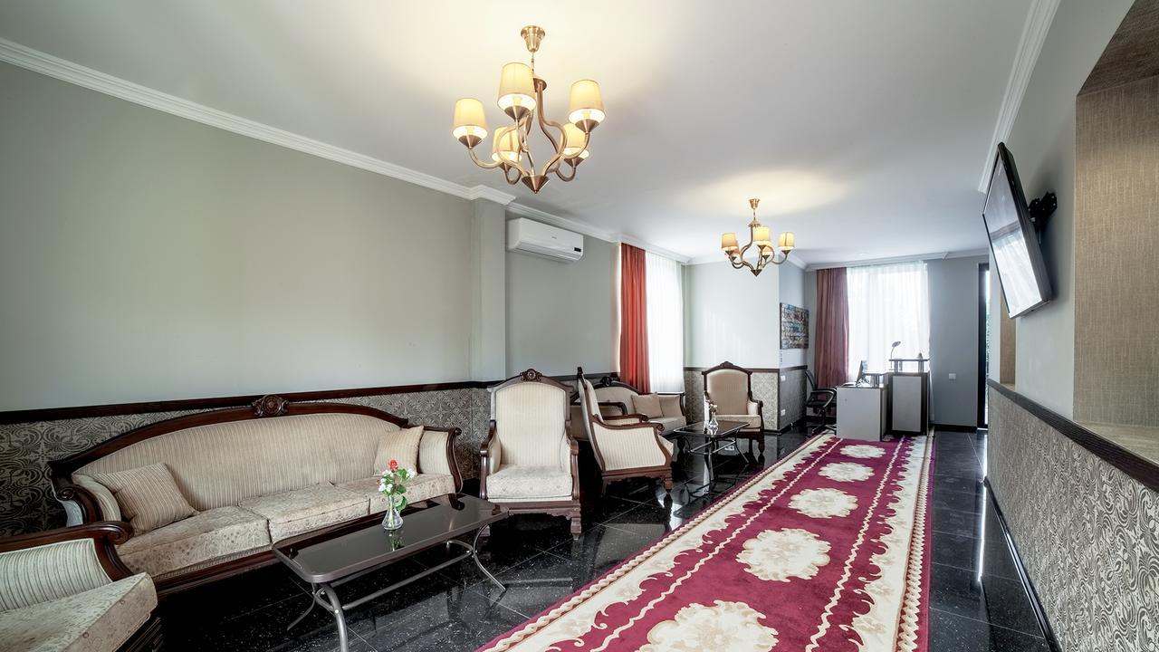 Orange Hotel Гонио Екстериор снимка
