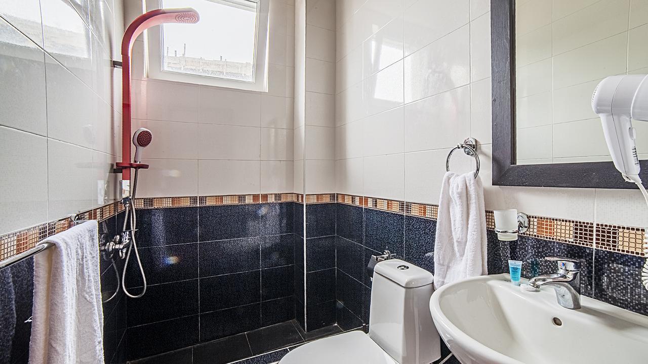 Orange Hotel Гонио Екстериор снимка