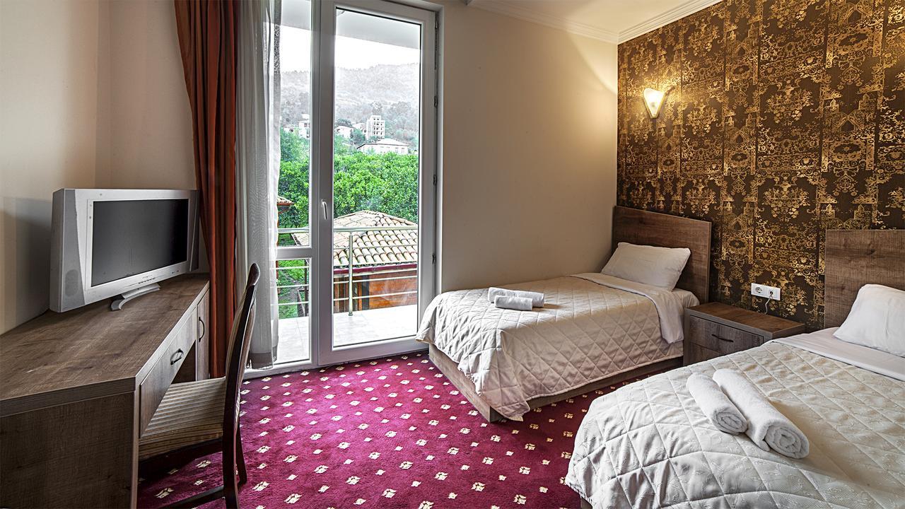 Orange Hotel Гонио Екстериор снимка